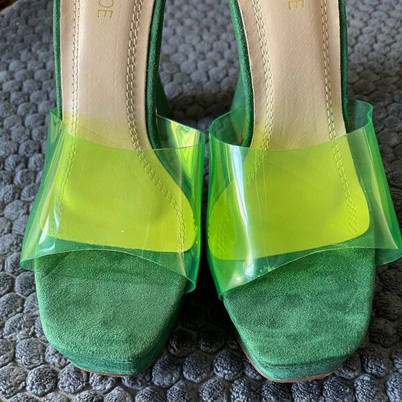 Chase & Chloe Lucite green slip on platform heels. Size 7.5 - Picture 11 of 11